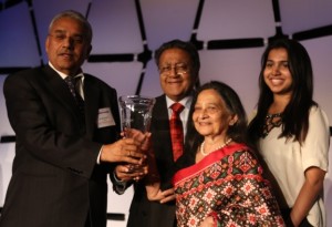 Dr. Markandey Rai (left) presents the Exemplary and Innovative Philanthropy Award to Dr. Manu Chandaria and Mrs. Aruna Chandaria 