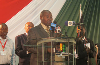 Kenya government official delivers a congratulatory address in the solar-powered lantern presentation ceremony.