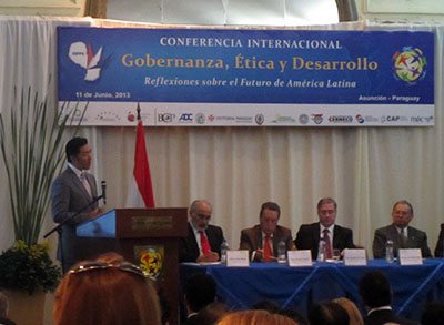 Global Peace Foundation Chairman Hyun Jin Preston Moon addresses a conference on Governance, Ethics, and Development in Asunción. 