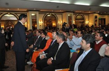 Dr. Hyun Jin Moon at the Inter-reli​gious Forum in Asuncion, Paraguay