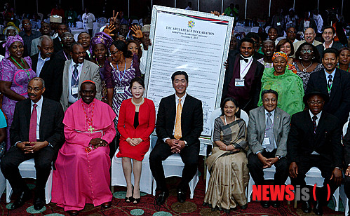 Representatives from over 20 nations signed the Abuja Peace Declaration for Peace and Development in Africa at the close of the Global Peace Leadership Conference 2013 in Abuja, Nigeria