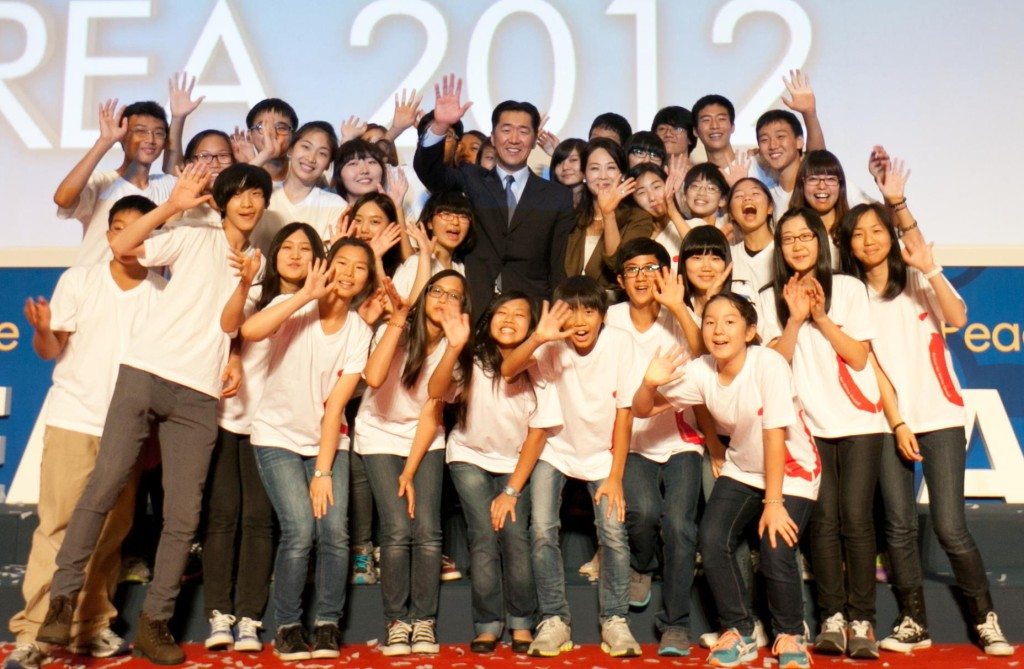 Dream Big Camp graduates appointed "U-Generation" members pose at the end of GPLC Seoul 2012.