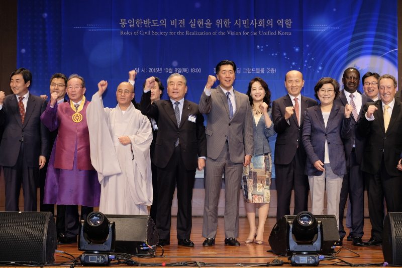 Dr. Hyun Jin Moon joins international leaders at the Action for Korea Assembly.