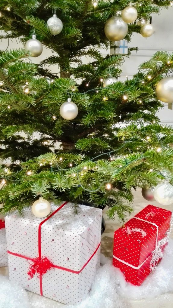 christmas-tree-Christmas Gifts