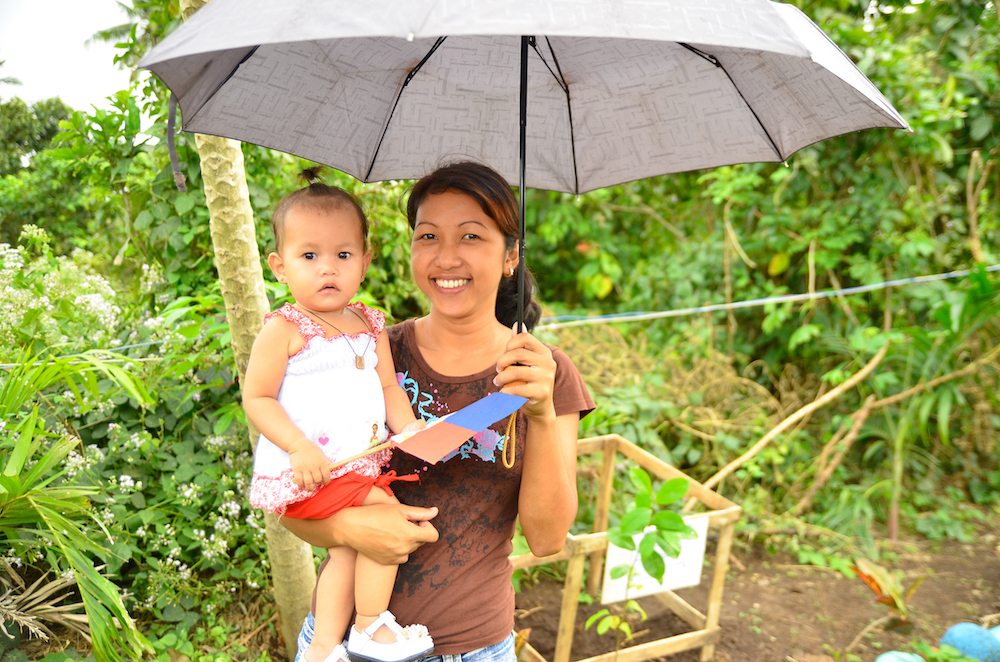 Mother, child, Philippines, filipino, peace, family, calidad humana