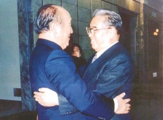 Rev. Sun Myung Moon (left) and Kim Il Sung (right) , Dr. Moon,s Family 