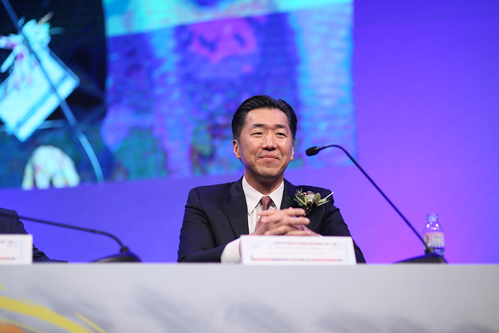 A Korean Dream to Benefit the World: Dr. Hyun Jin P. Moon Headlines Shindonga Magazine
